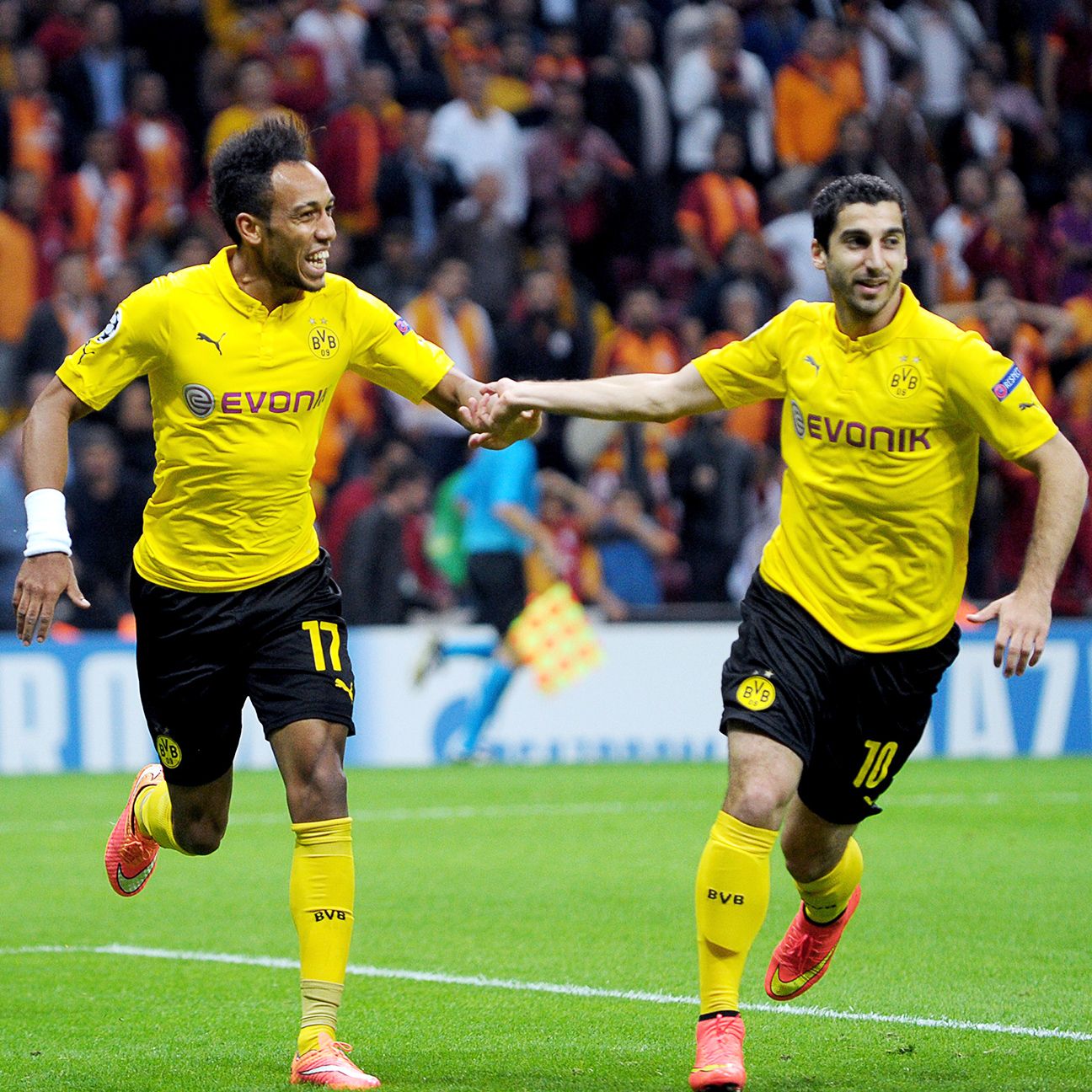 Mercato-arsenal: Mkhitaryan s'enflamme pour l'arrivée d'aubameyang 1 Mercato-arsenal: Mkhitaryan s'enflamme pour l'arrivée d'aubameyang 1