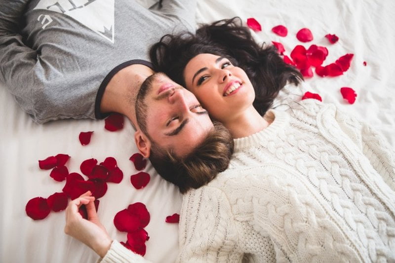 5 signes qu'une femme veut vraiment dormir avec vous 3 5 signes qu'une femme veut vraiment dormir avec vous 3