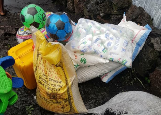 GOMA: El-Weezya fait un acte de charité pour les orphelins , et promet d'ouvrir une fondation pour l'encadrement des enfants orphelins. 4 GOMA: El-Weezya fait un acte de charité pour les orphelins , et promet d'ouvrir une fondation pour l'encadrement des enfants orphelins. 4