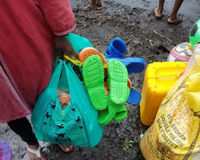 GOMA: El-Weezya fait un acte de charité pour les orphelins , et promet d'ouvrir une fondation pour l'encadrement des enfants orphelins. 3 GOMA: El-Weezya fait un acte de charité pour les orphelins , et promet d'ouvrir une fondation pour l'encadrement des enfants orphelins. 3