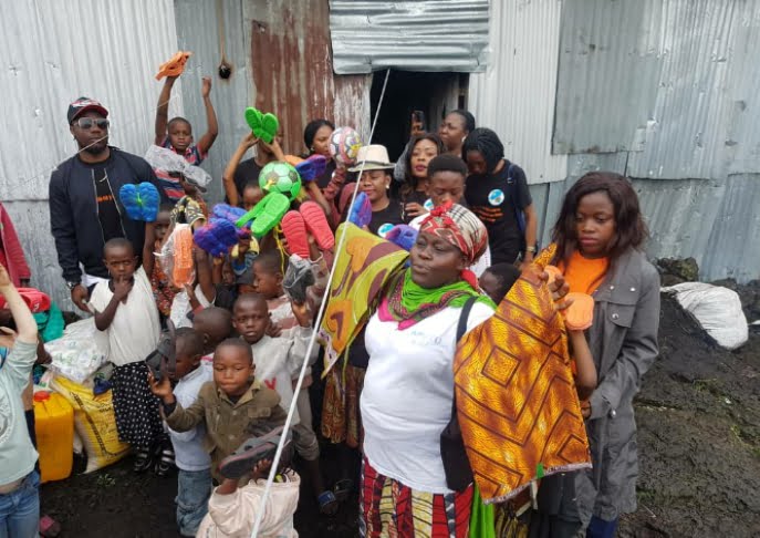 GOMA: El-Weezya fait un acte de charité pour les orphelins , et promet d'ouvrir une fondation pour l'encadrement des enfants orphelins. 2 GOMA: El-Weezya fait un acte de charité pour les orphelins , et promet d'ouvrir une fondation pour l'encadrement des enfants orphelins. 2