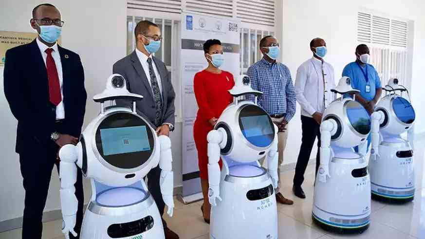 Kigali: le Rwanda déploie des robots dans le combat COVID-19 2