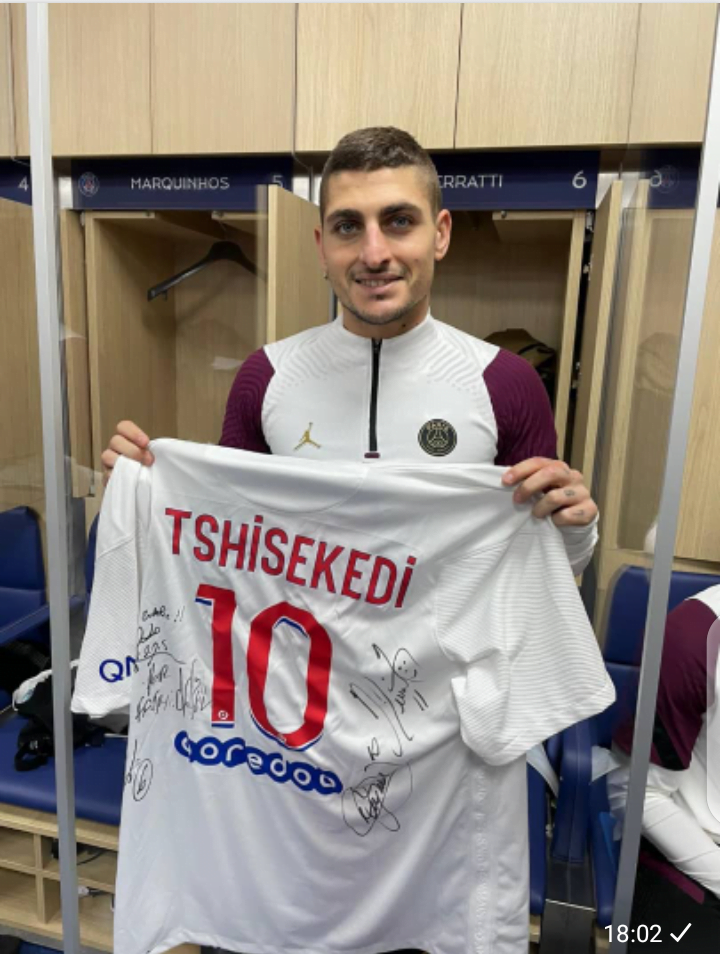 Foot : Tshisekedi a reçu une surprise de la part des joueurs du PSG ! La quelle ? 1